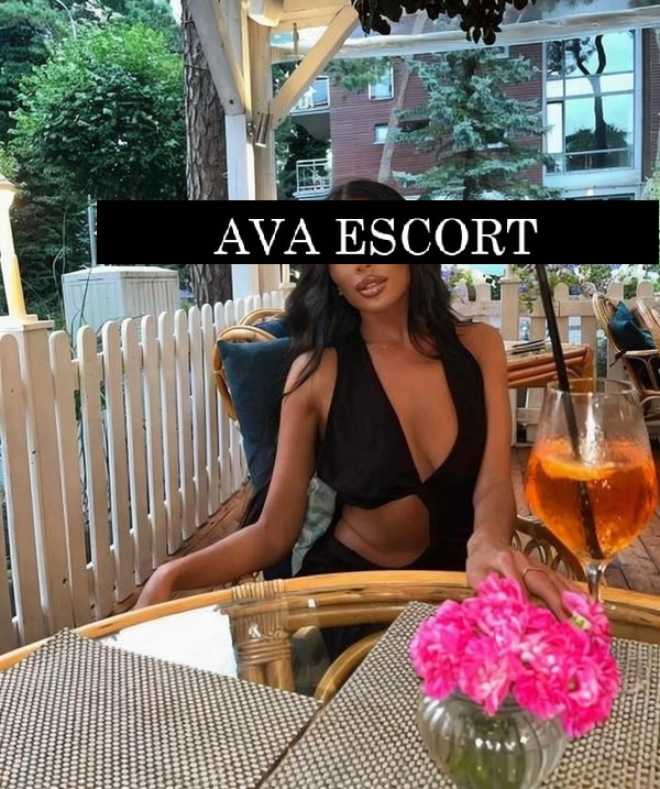 High Class Escort FFM Giselle in Beach Outfit